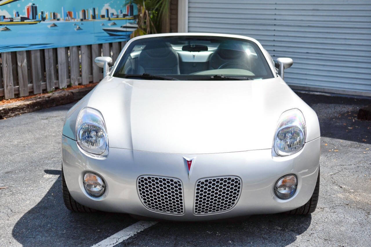 Used 2007 Pontiac Solstice Convertible w/ Premium Package RWD image 2