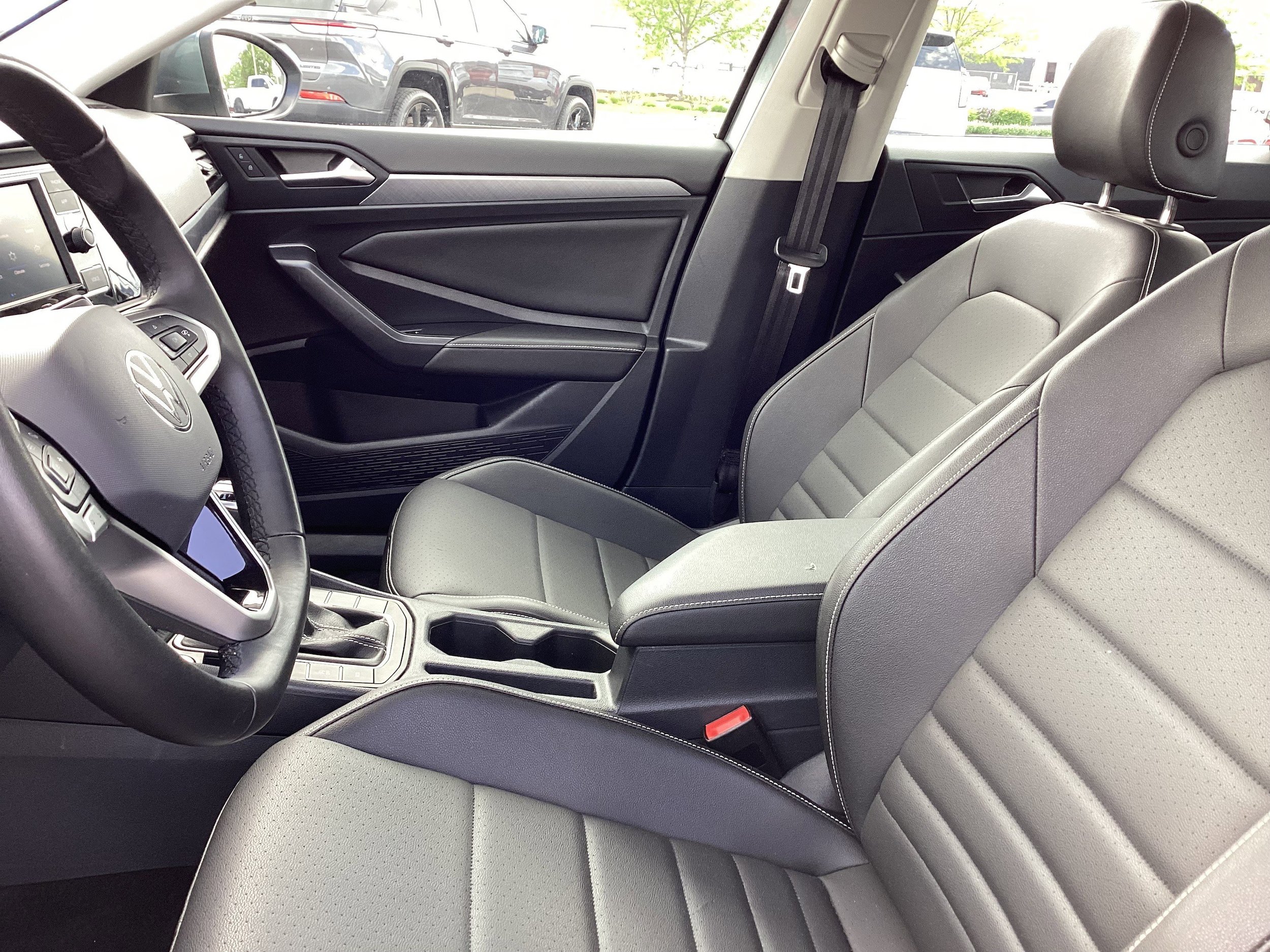 Used 2024 Volkswagen Jetta SE FWD image 12