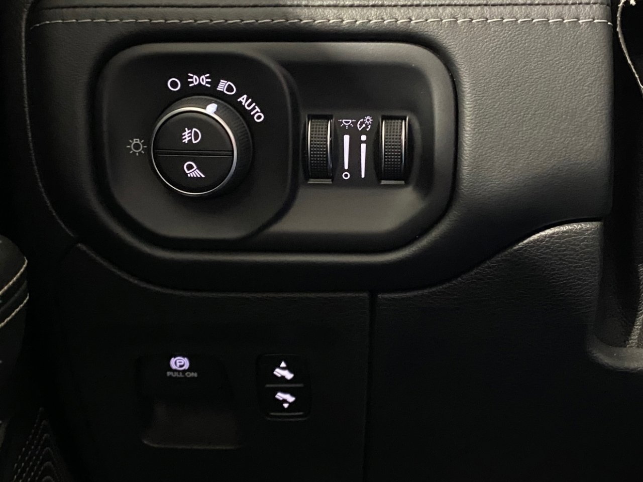 Used 2019 RAM 1500 Limited image 19