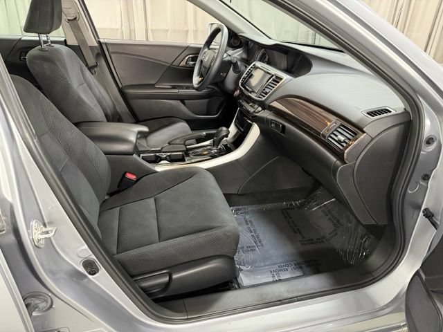 Used 2016 Honda Accord EX image 11