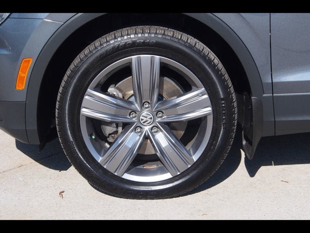Used 2020 Volkswagen Tiguan SEL FWD image 9