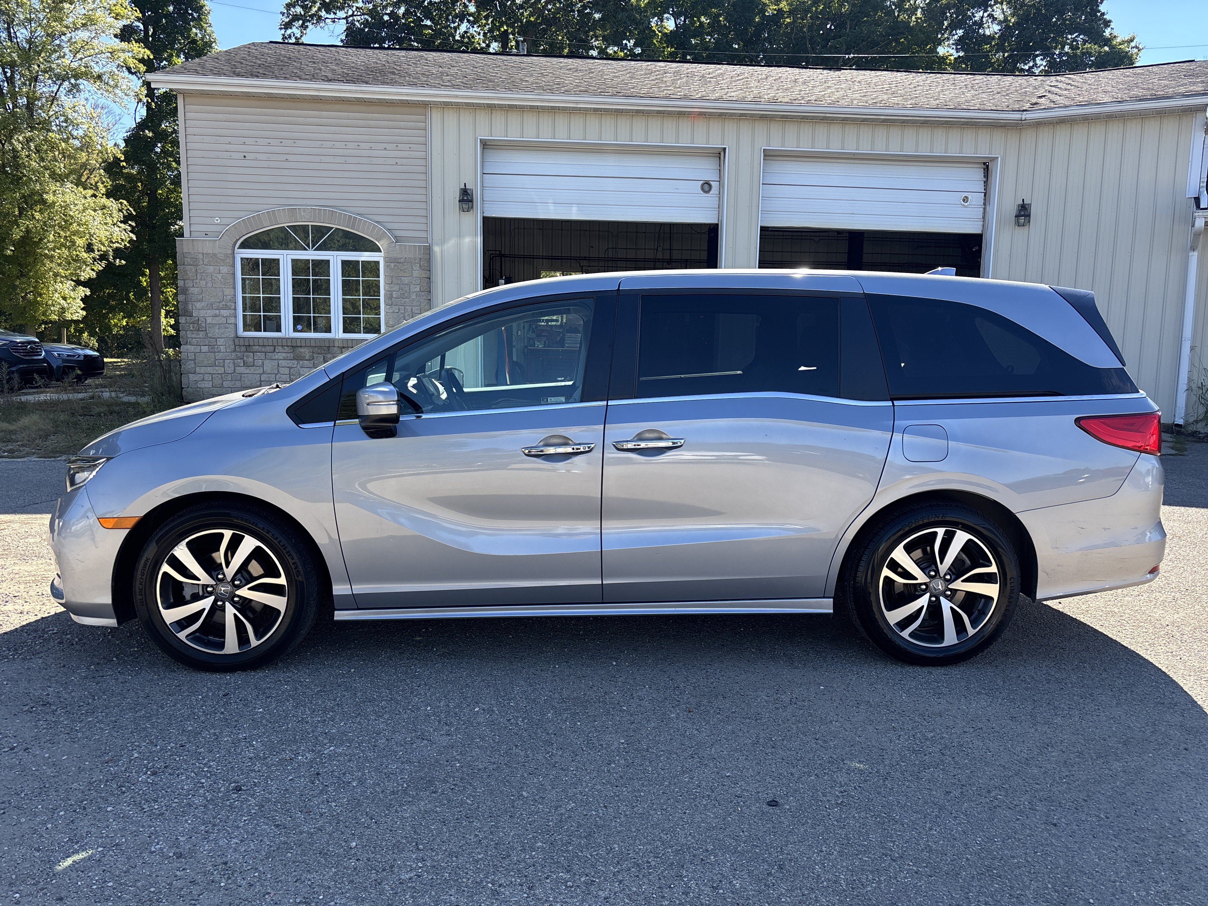 Used 2023 Honda Odyssey Touring image 11