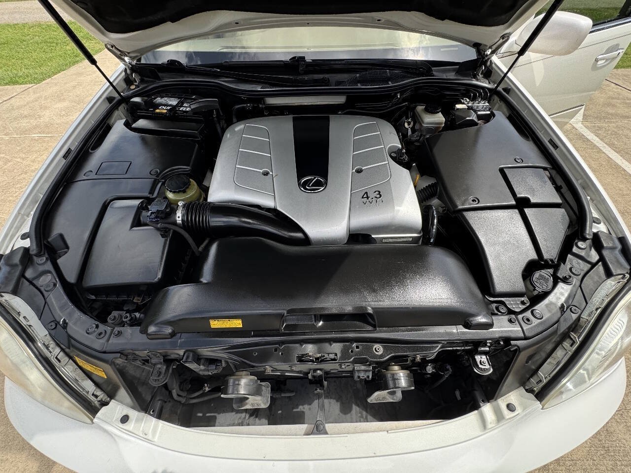 Used 2004 Lexus LS 430 RWD image 26