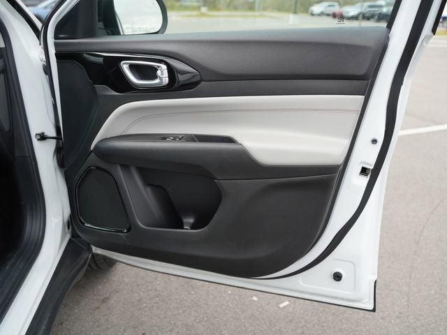Used 2022 Jeep Compass Limited image 21