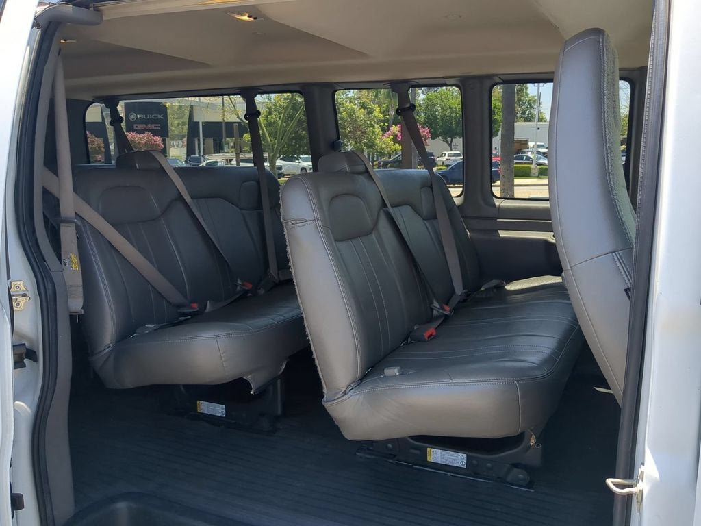 Used 2022 GMC Savana 3500 LS RWD image 28