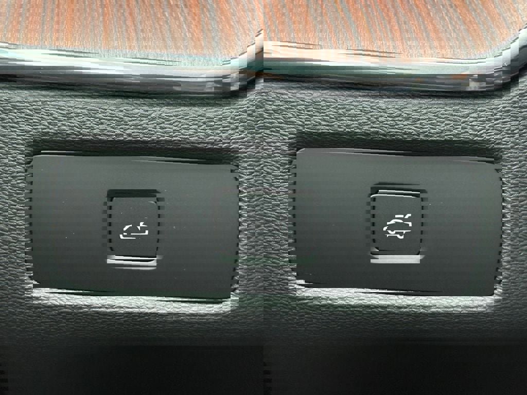 Used 2023 Volvo XC60 B5 Ultimate w/ Climate Package image 20