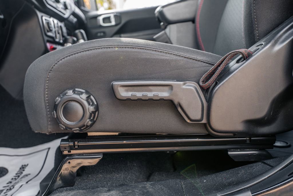 Used 2022 Jeep Wrangler Unlimited Rubicon AWD/4WD image 19
