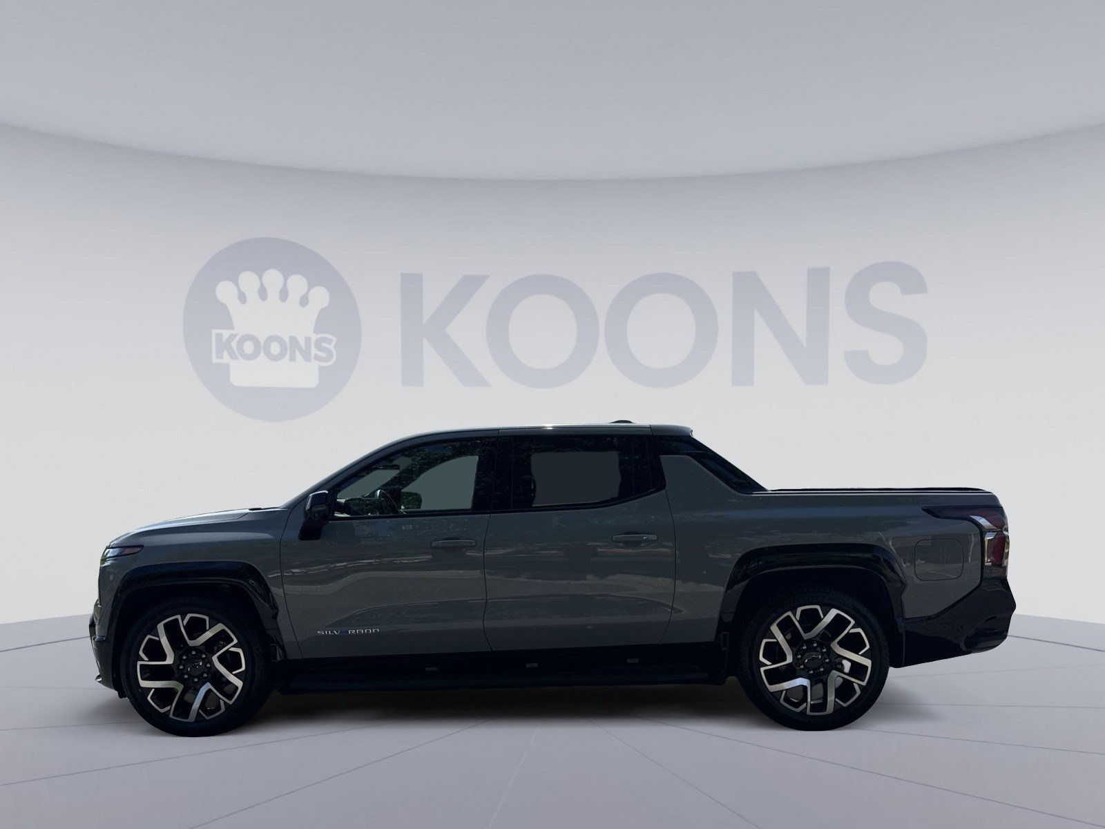 Used 2025 Chevrolet Silverado EV RST AWD/4WD image 2