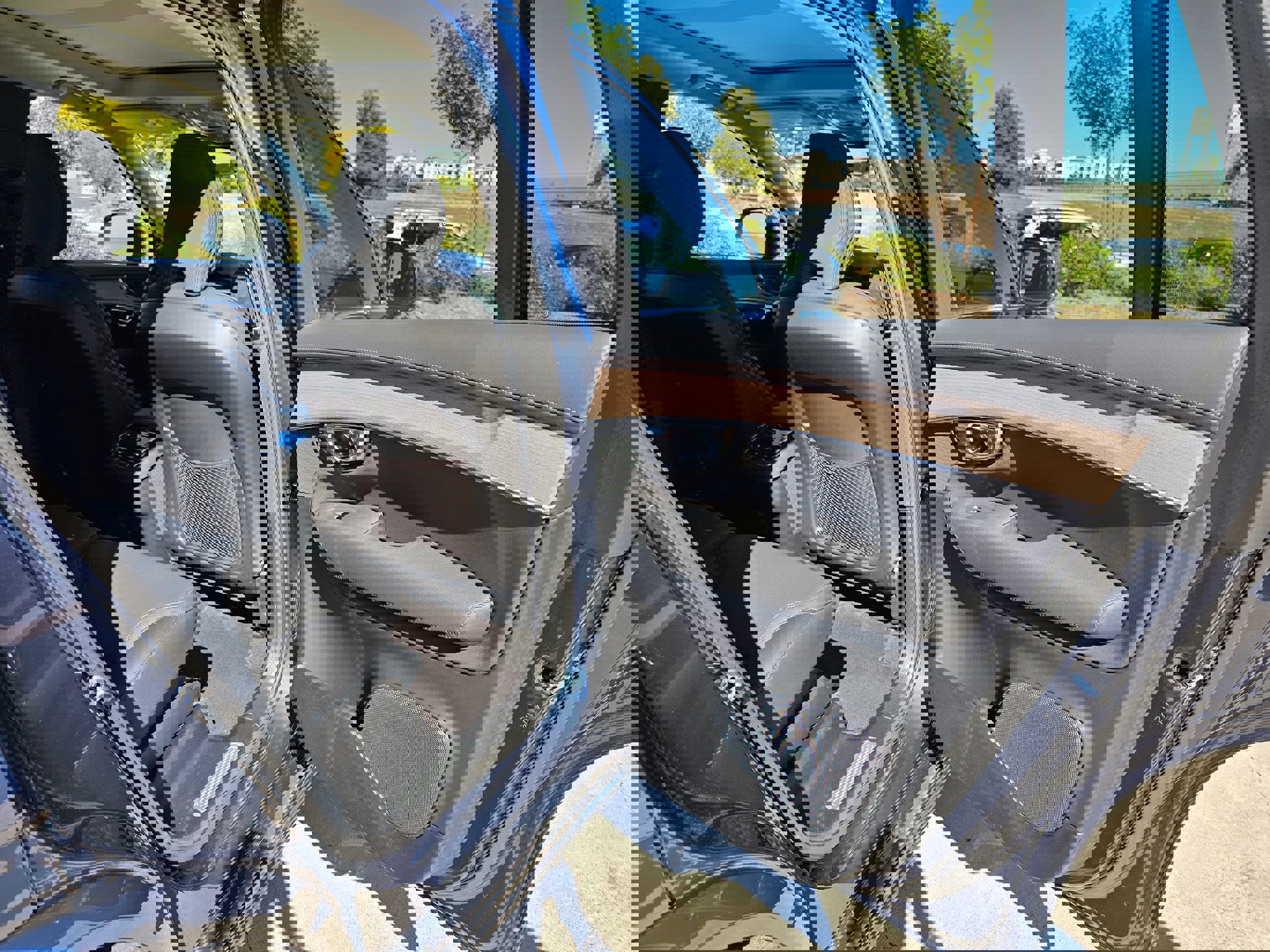 Used 2025 Volvo XC90 B6 Plus image 32