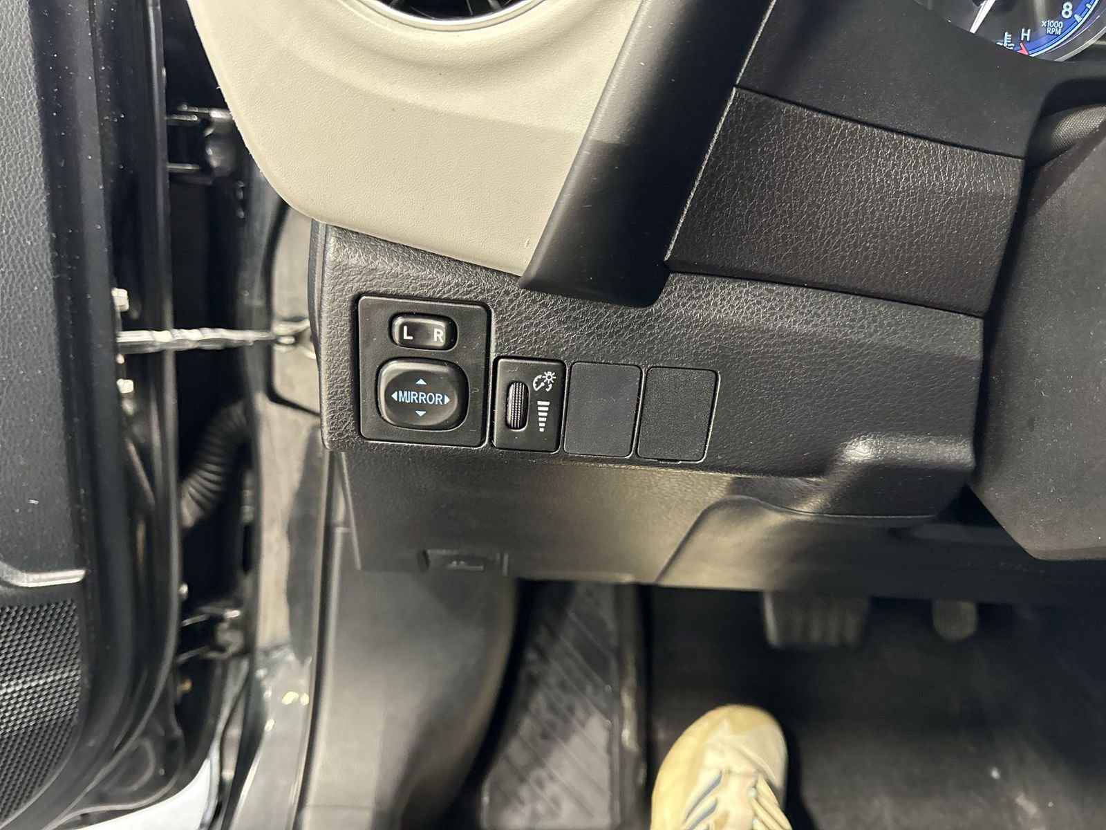 Used 2017 Toyota Corolla LE w/ Carpet Mat Package (TMS) FWD image 20