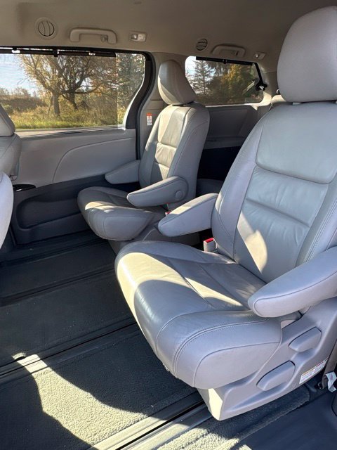 Used 2017 Toyota Sienna XLE w/ XLE Navigation Package AWD/4WD image 9
