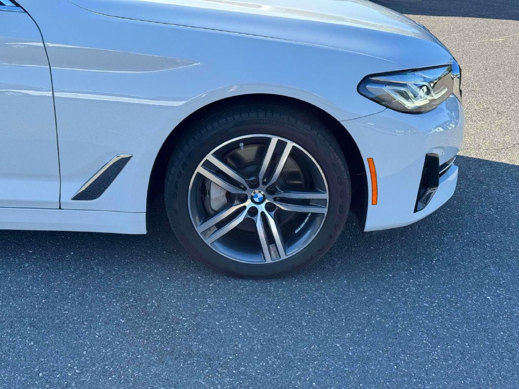 Used 2023 BMW 530i xDrive w/ Premium Package AWD/4WD image 9