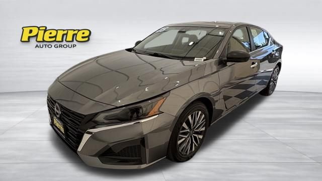 Used 2025 Nissan Altima 2.5 SV image 1