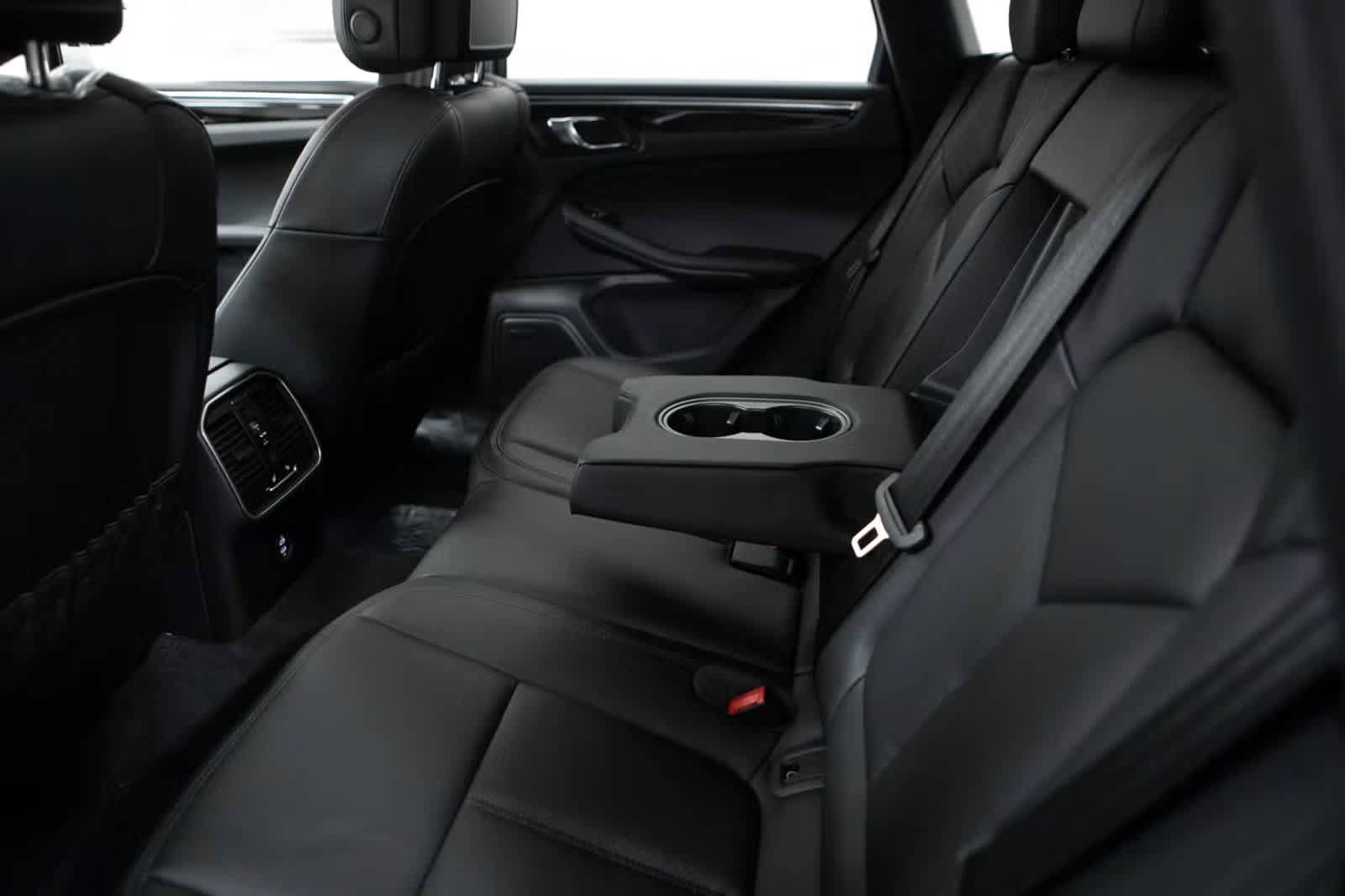 Certified 2026 Porsche Macan AWD/4WD image 35