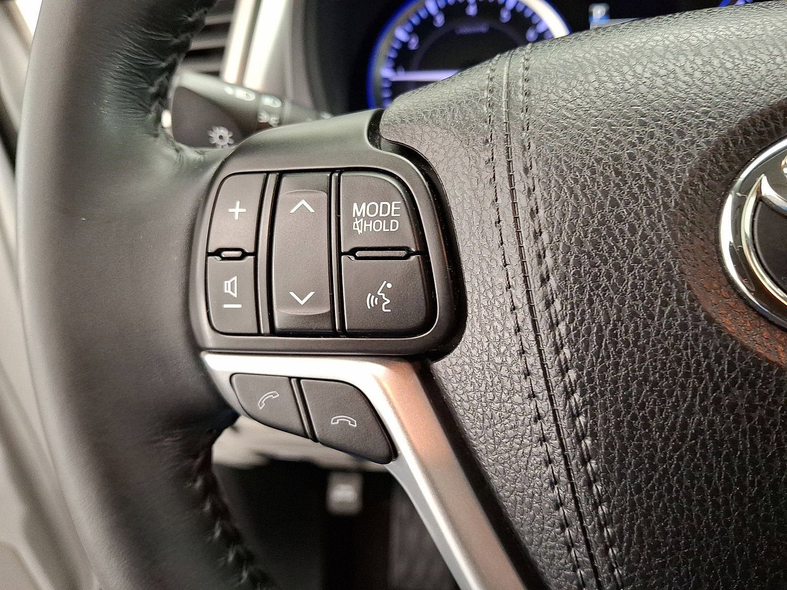 Used 2018 Toyota Highlander XLE AWD/4WD image 17
