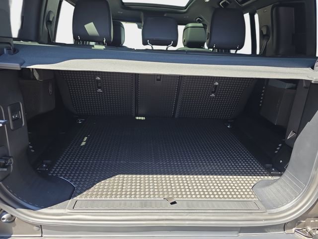 New 2026 Land Rover Defender 110 X-Dynamic SE image 10