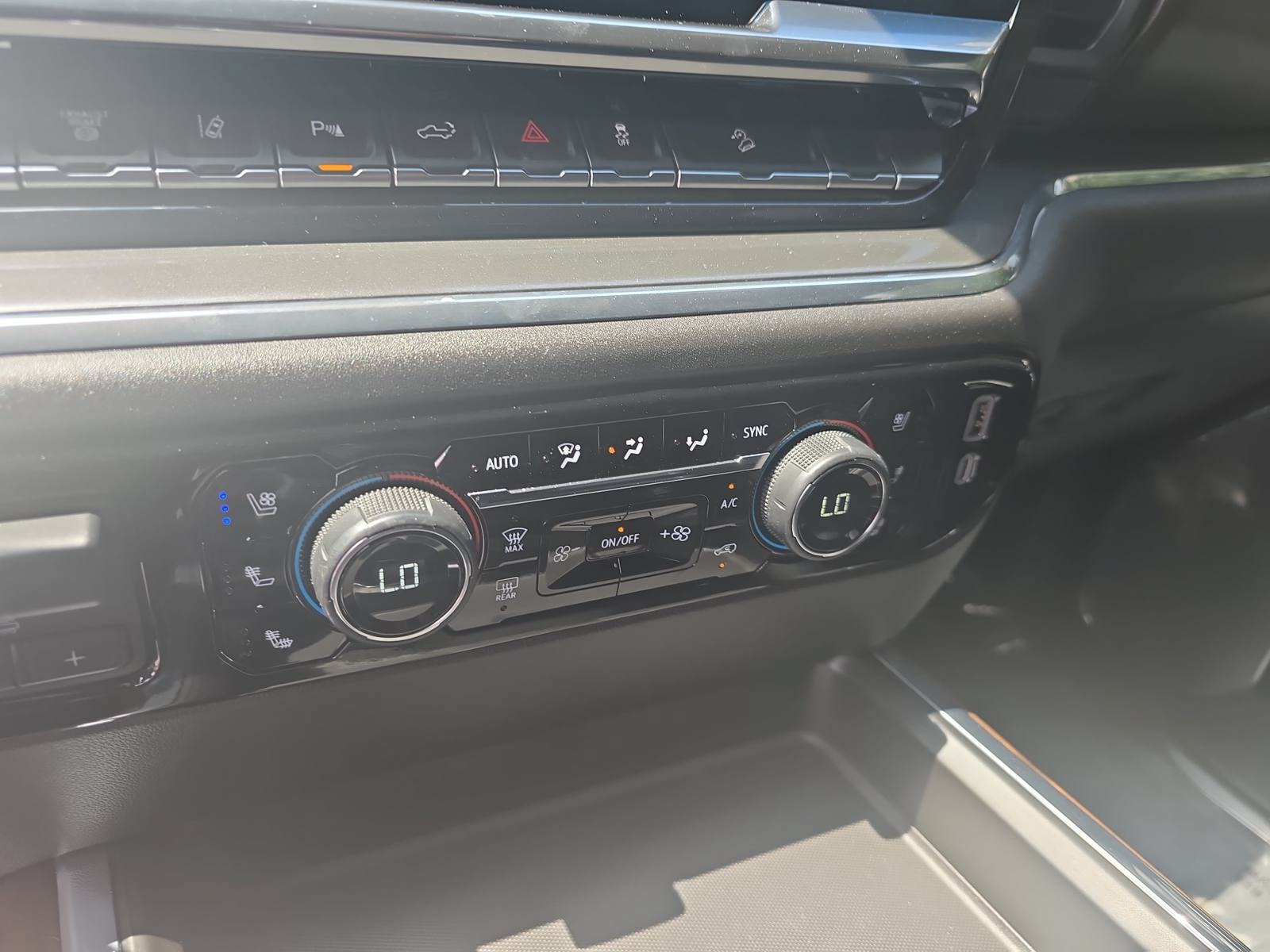 Used 2024 Chevrolet Silverado 2500 High Country w/ High Country Premium Package AWD/4WD image 20