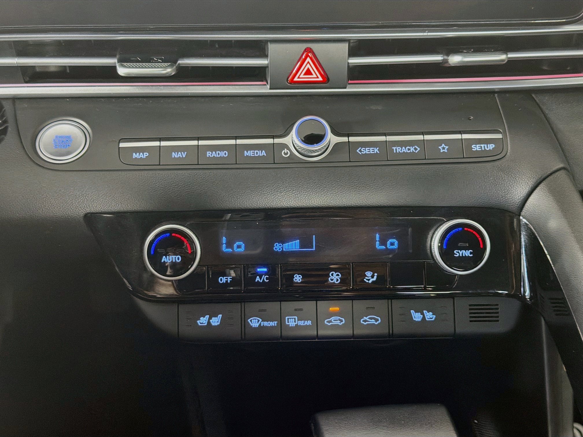 Used 2025 Hyundai Elantra Limited FWD image 24