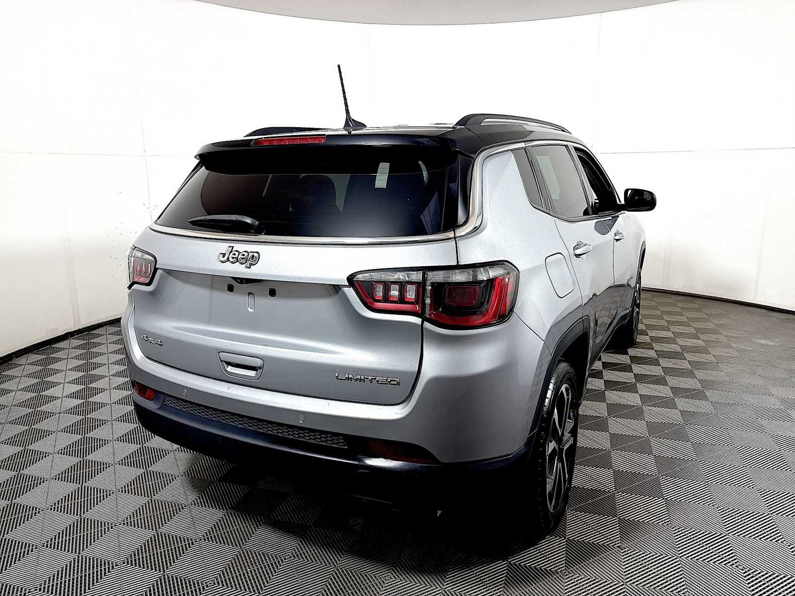 Used 2022 Jeep Compass Limited AWD/4WD image 6