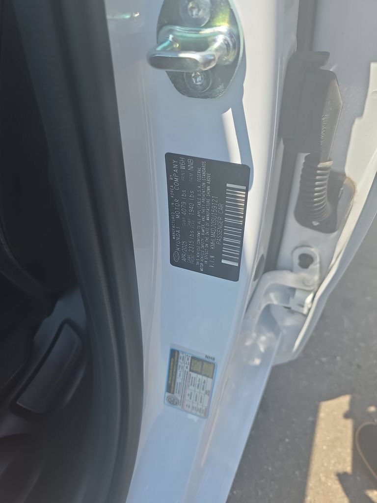 Certified 2025 Hyundai Elantra SEL FWD image 28