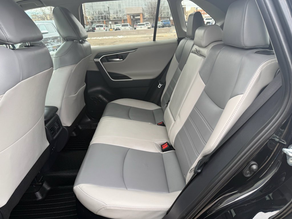 Used 2019 Toyota RAV4 Limited AWD/4WD image 18