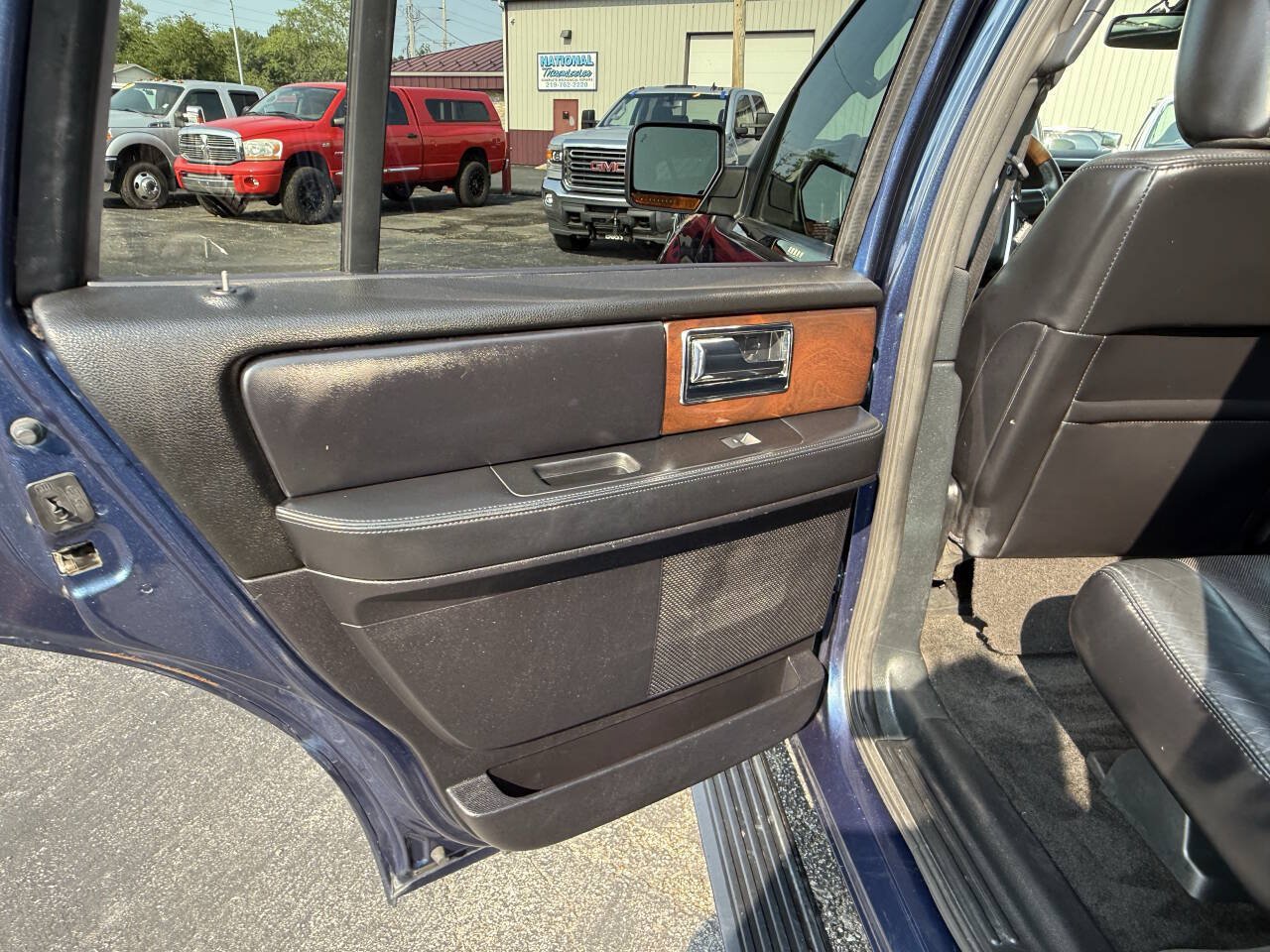 Used 2016 Lincoln Navigator Select AWD/4WD image 18