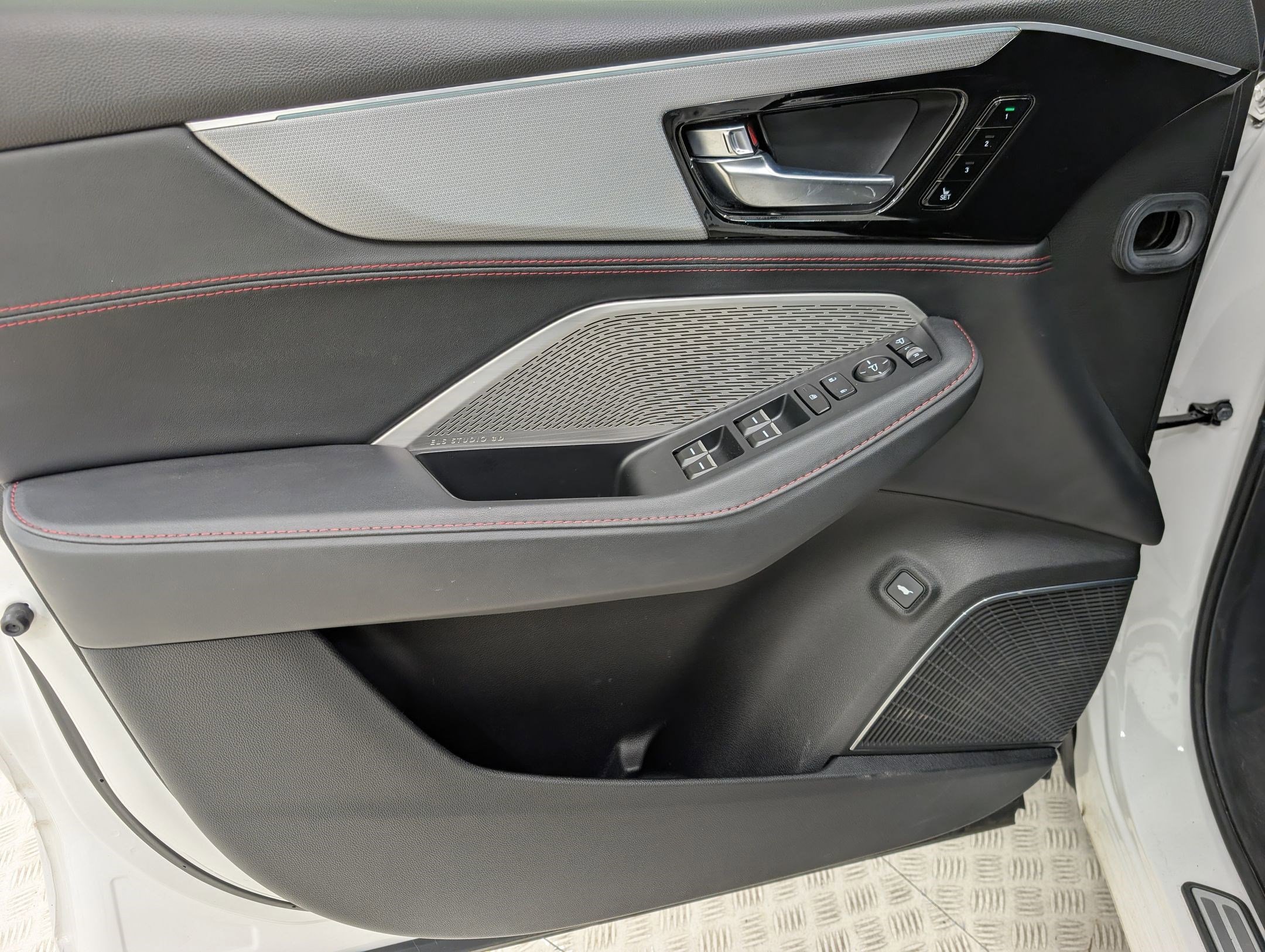 Used 2023 Acura MDX A-Spec image 13