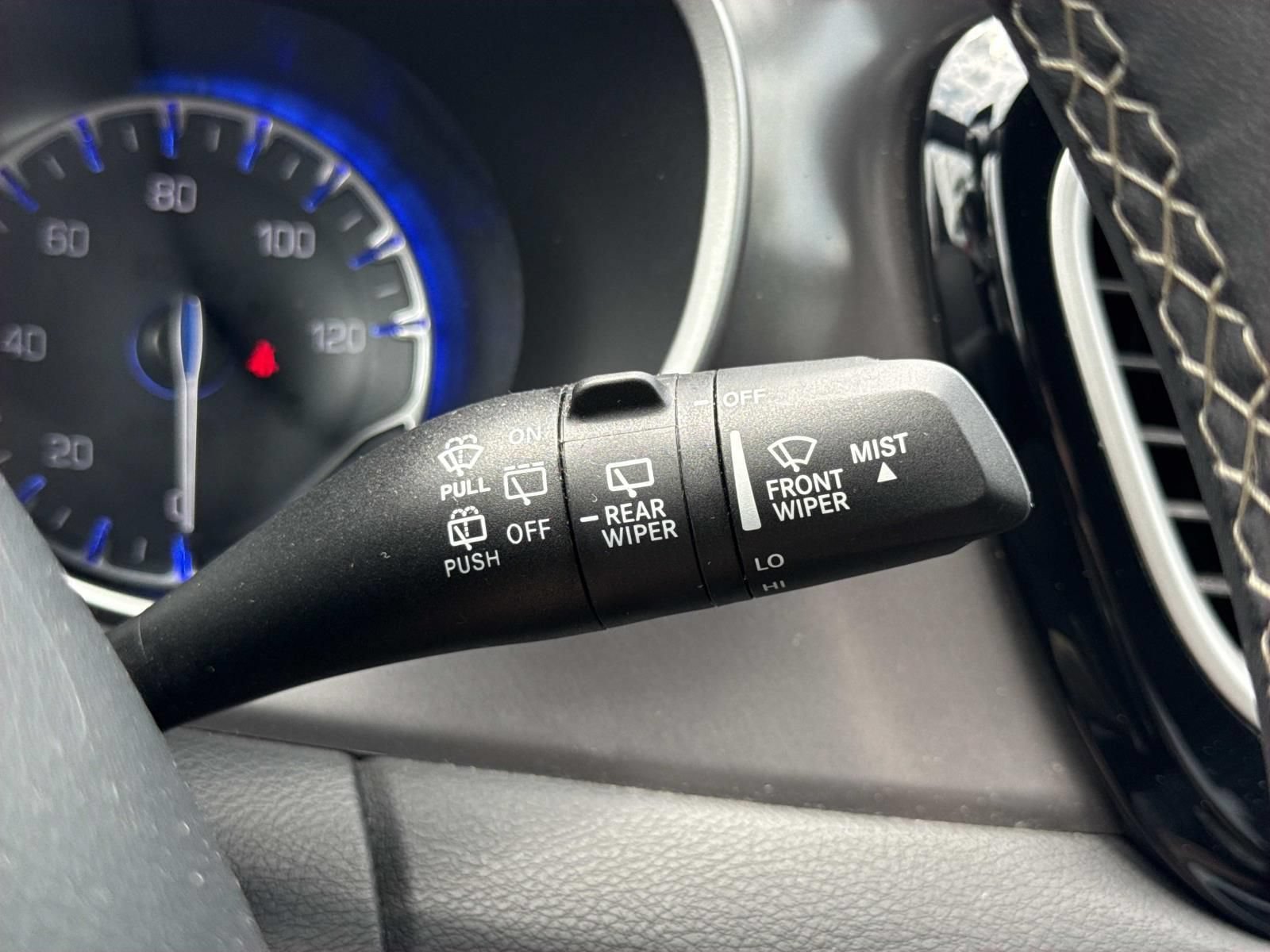 Used 2025 Chrysler Pacifica Select FWD image 17