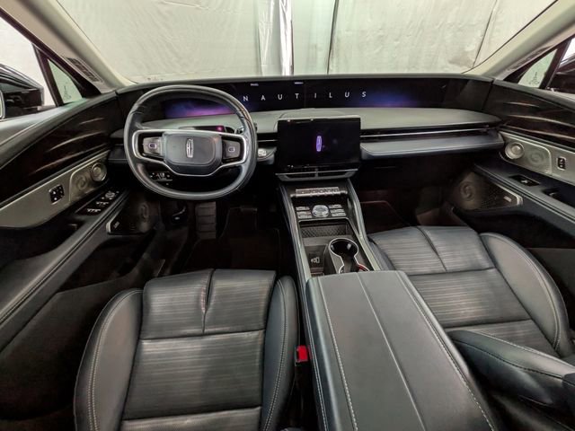 Used 2025 Lincoln Nautilus Reserve image 14