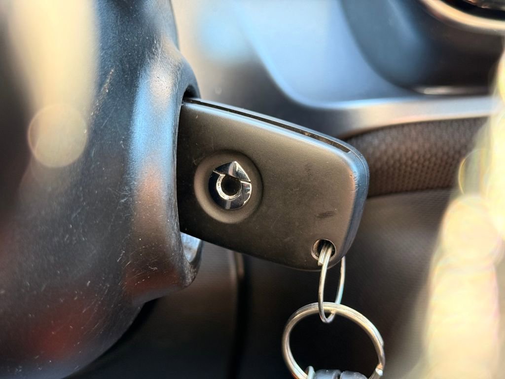 Used 2017 smart fortwo pure image 32