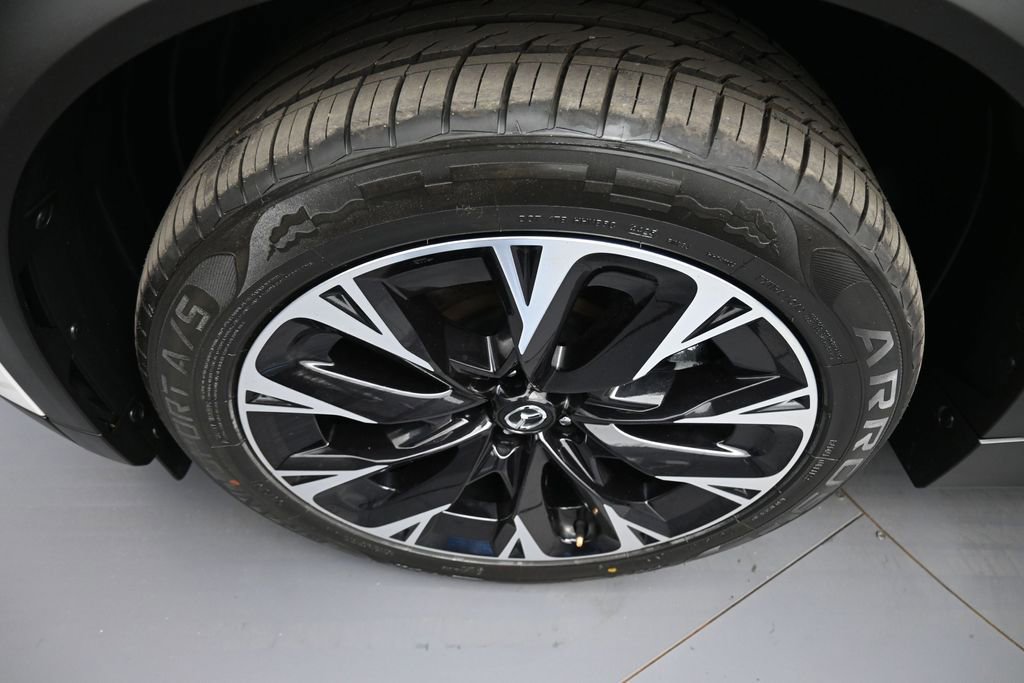 Used 2024 MAZDA CX-90 Plug-In Hybrid w/ Premium Pkg AWD/4WD image 14