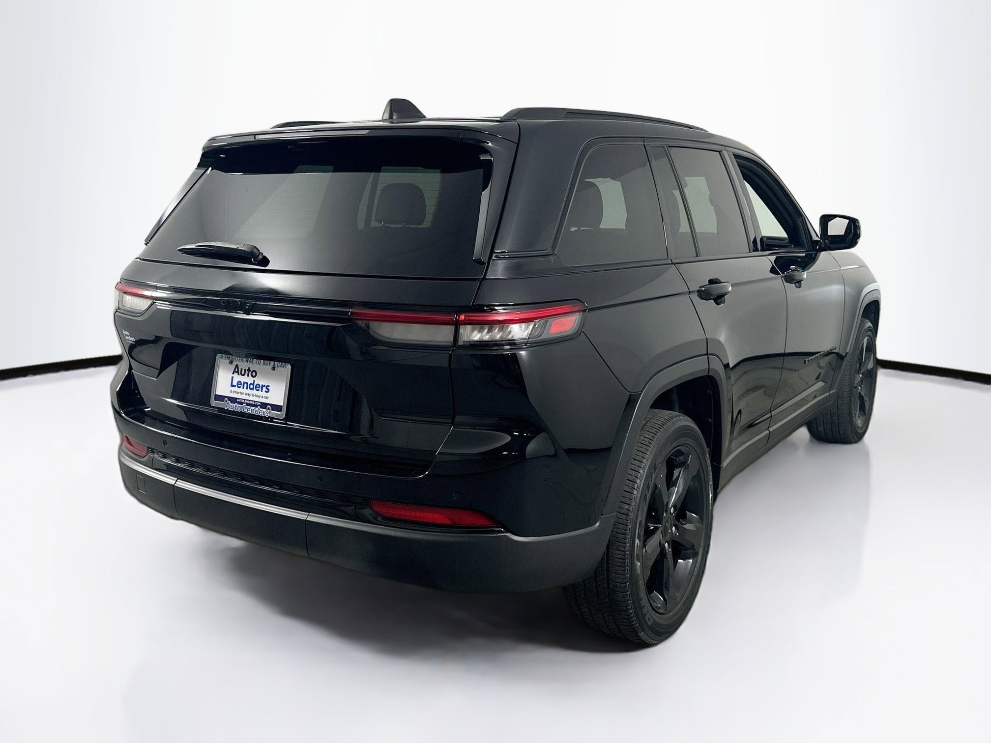 Used 2023 Jeep Grand Cherokee Altitude image 5