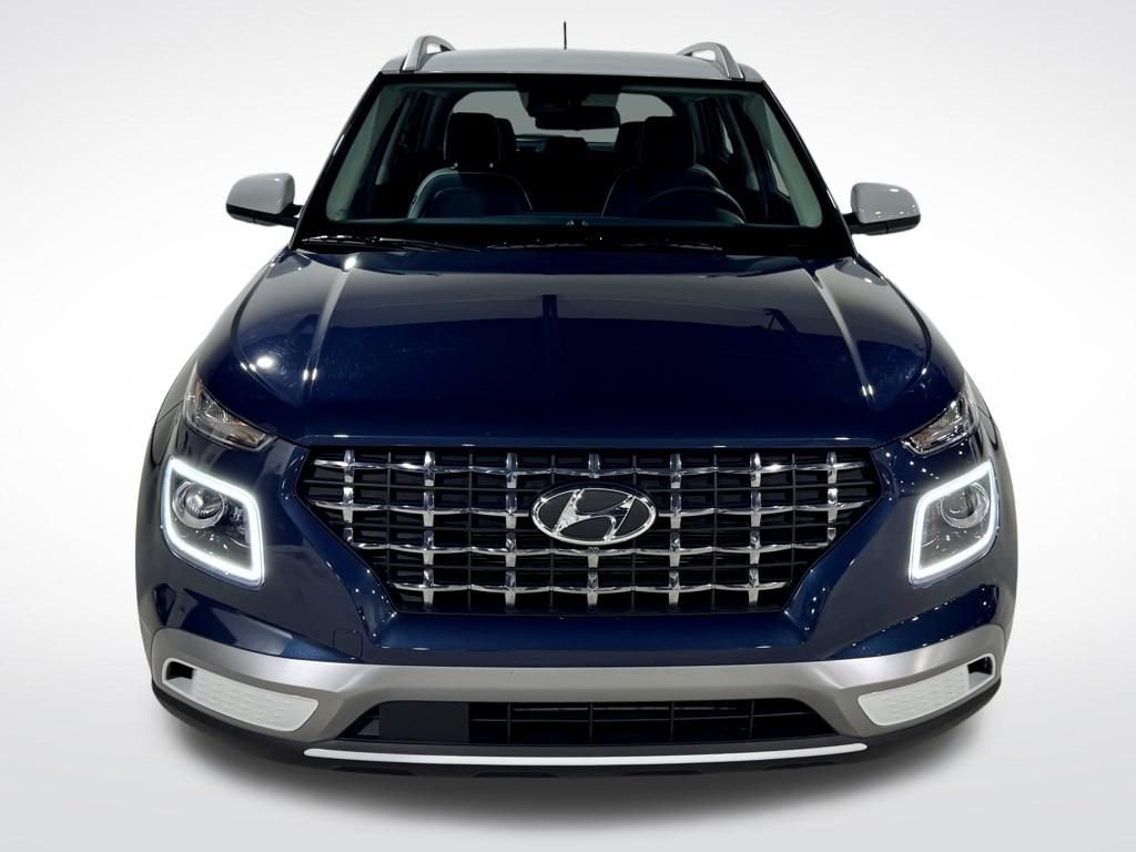 Used 2025 Hyundai Venue Limited image 11