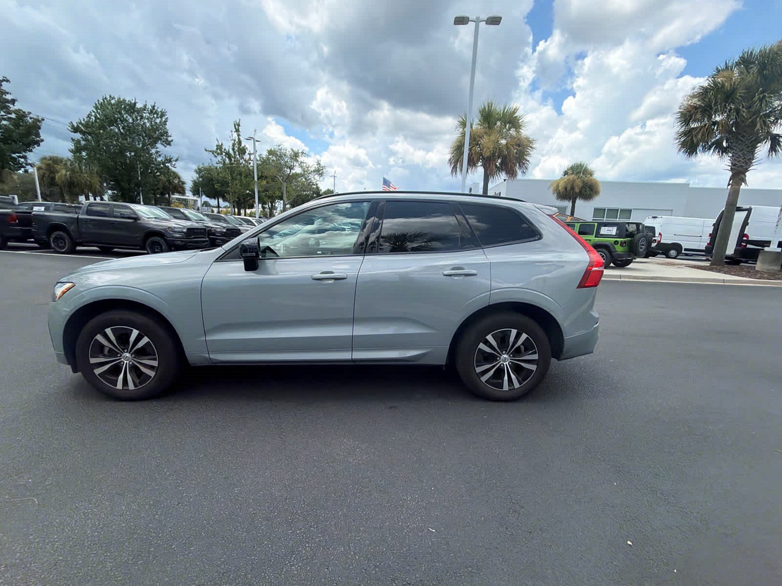 Certified 2024 Volvo XC60 B5 Core w/ Protection Package Premier AWD/4WD image 49