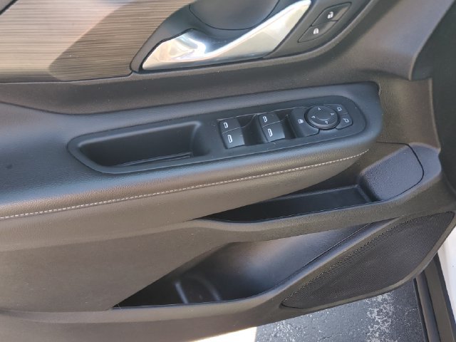 Used 2022 GMC Terrain SLE FWD image 19