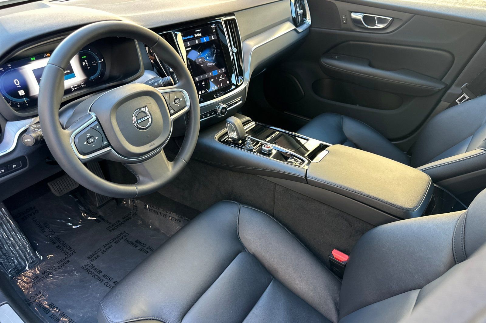 Used 2023 Volvo S60 T8 Core image 9