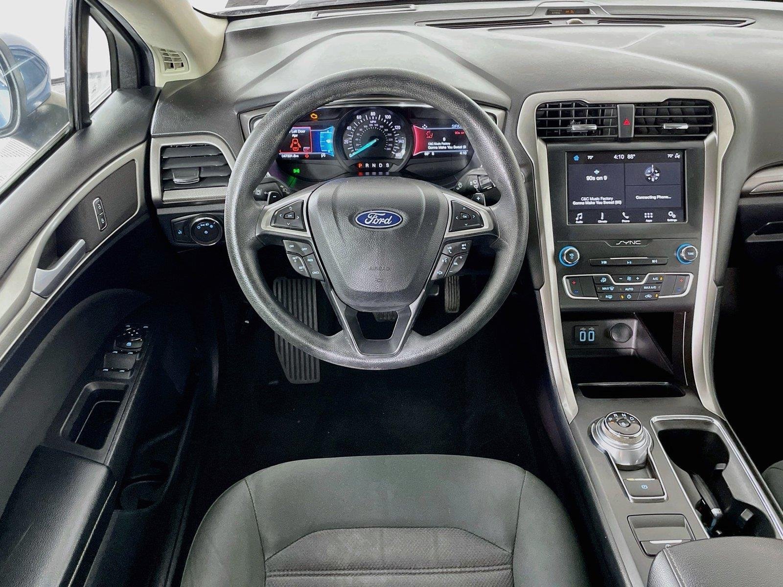 Used 2019 Ford Fusion SE FWD image 23