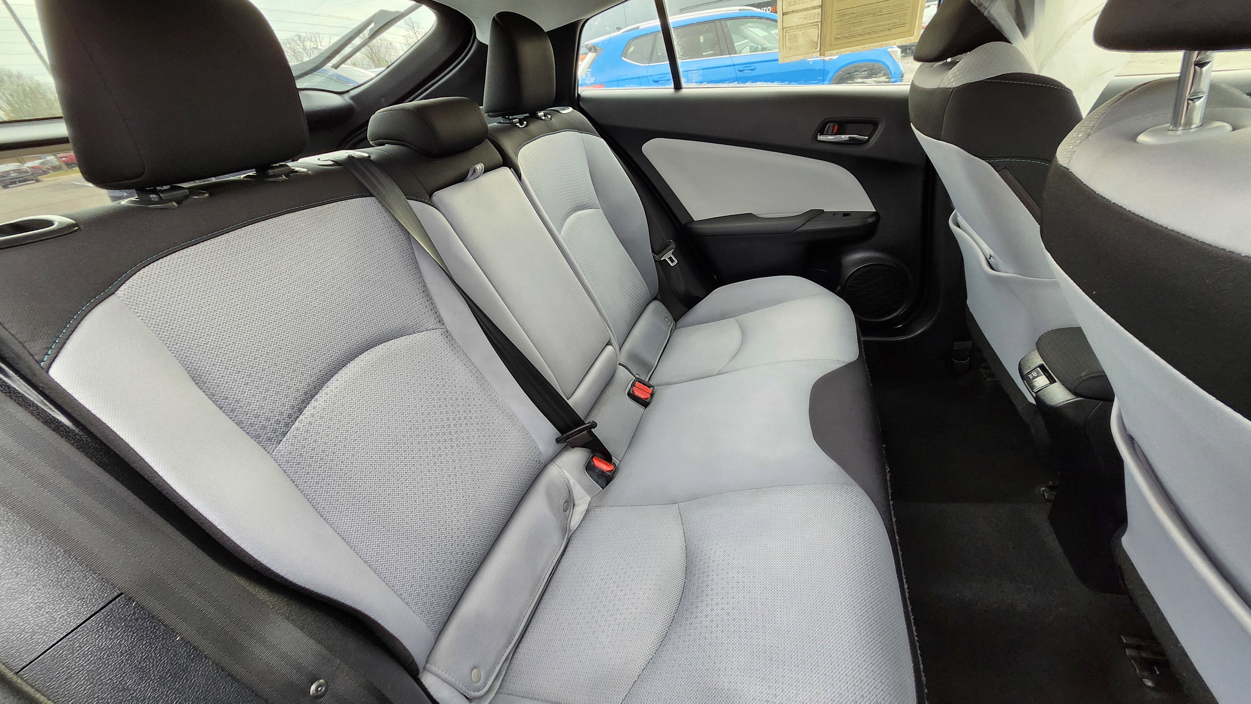 Used 2022 Toyota Prius LE image 20