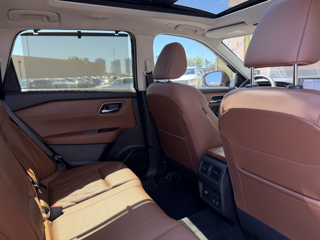 Used 2025 Nissan Rogue Platinum w/ Tech Package FWD image 40
