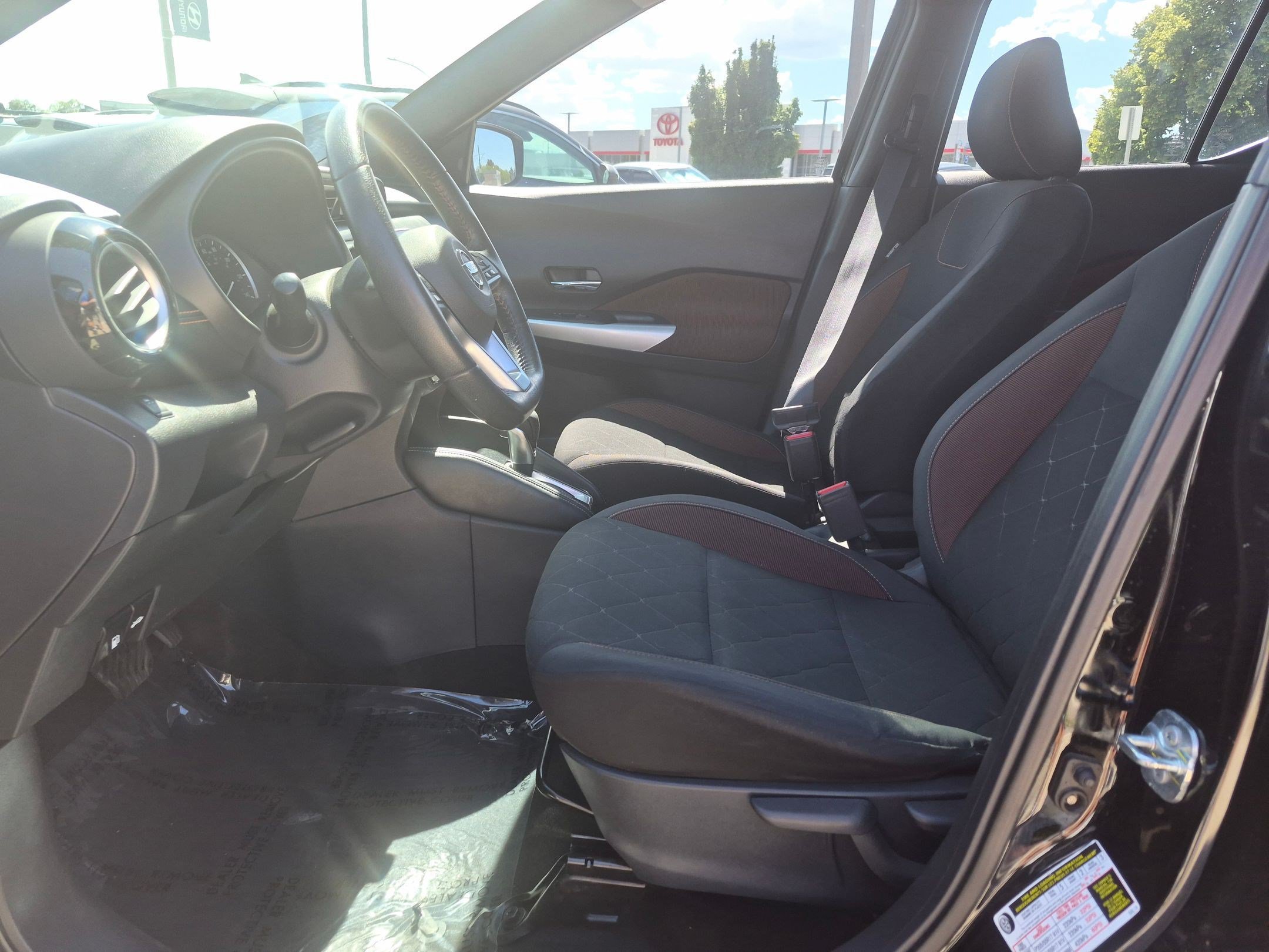 Used 2019 Nissan Kicks SR w/ Exterior Package FWD image 16