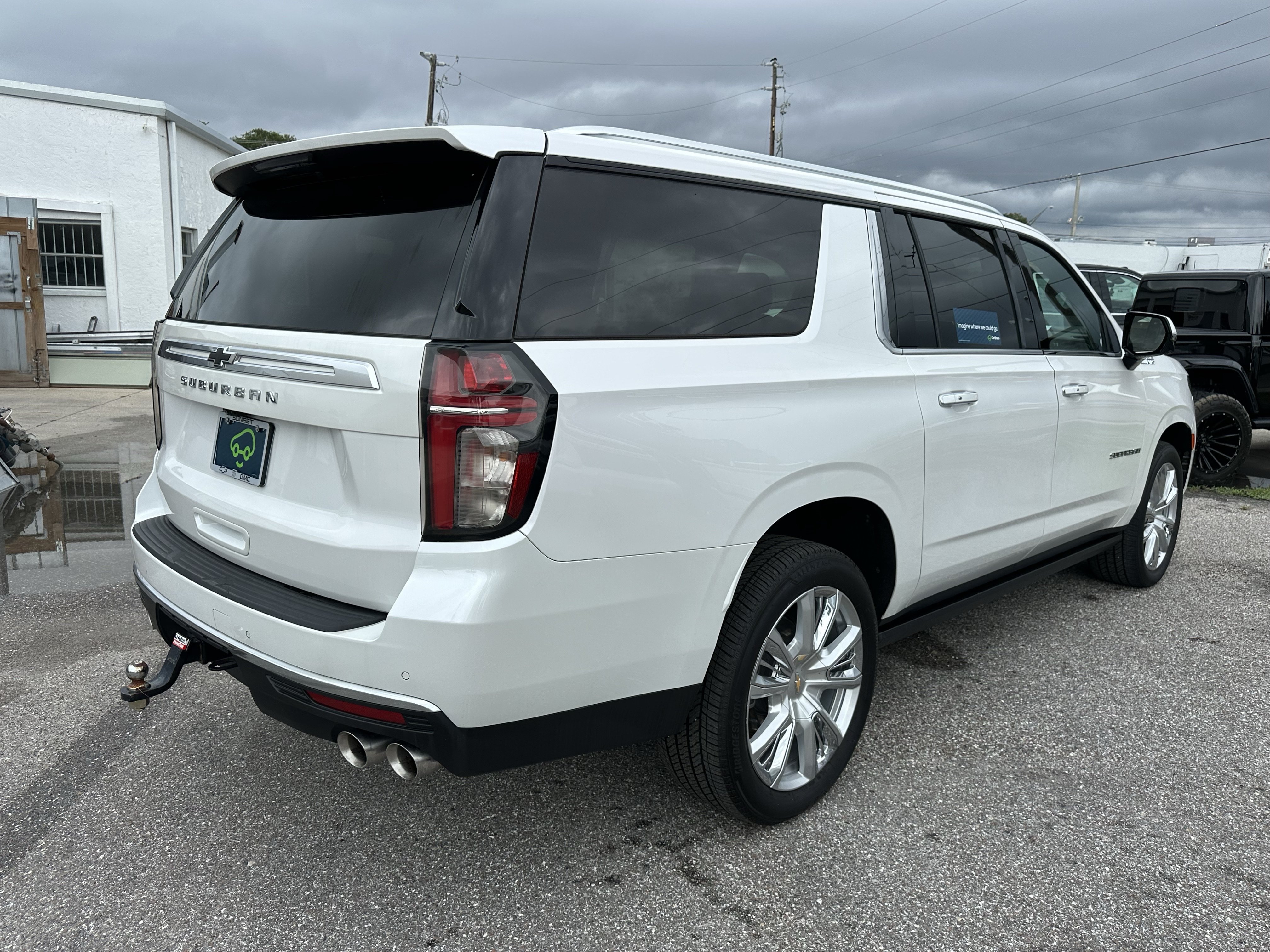 Certified 2023 Chevrolet Suburban High Country w/ Premium Package 2 AWD/4WD image 4