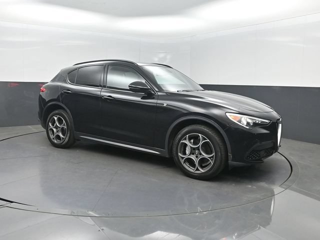 Used 2023 Alfa Romeo Stelvio Ti AWD/4WD image 31