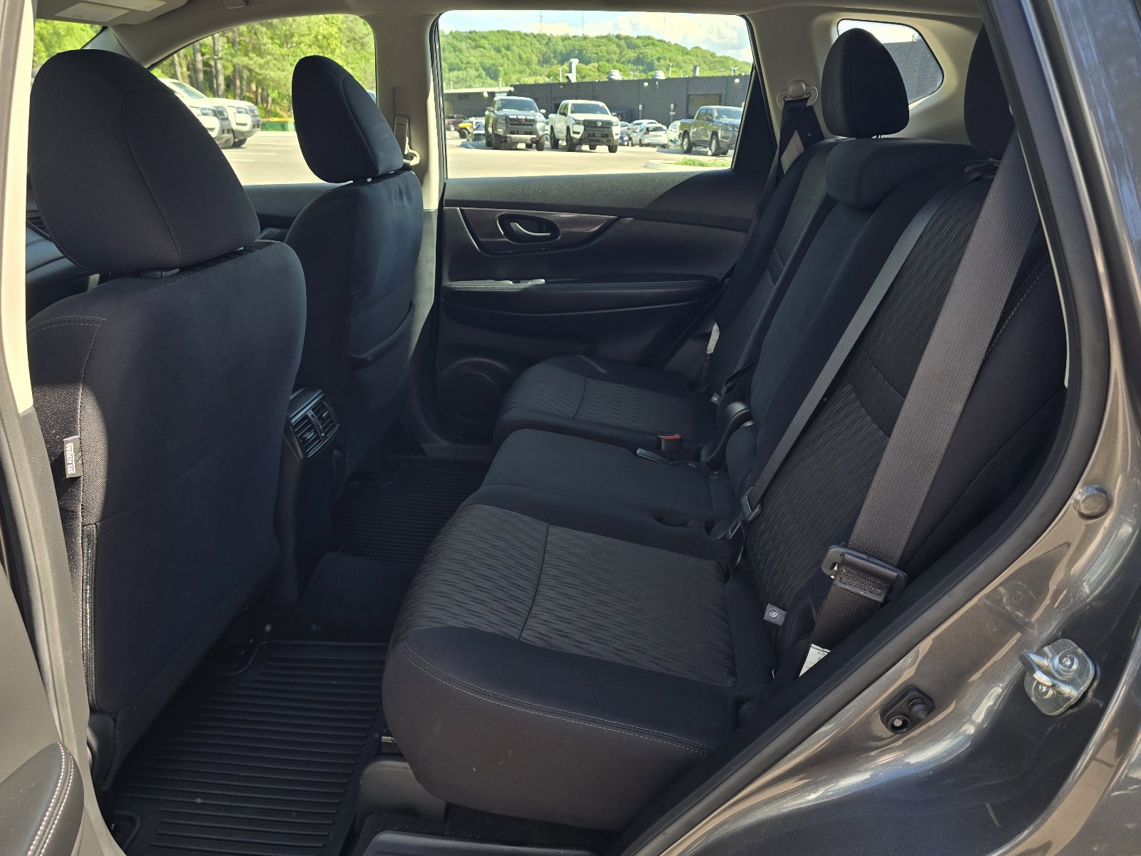 Used 2020 Nissan Rogue S FWD image 10