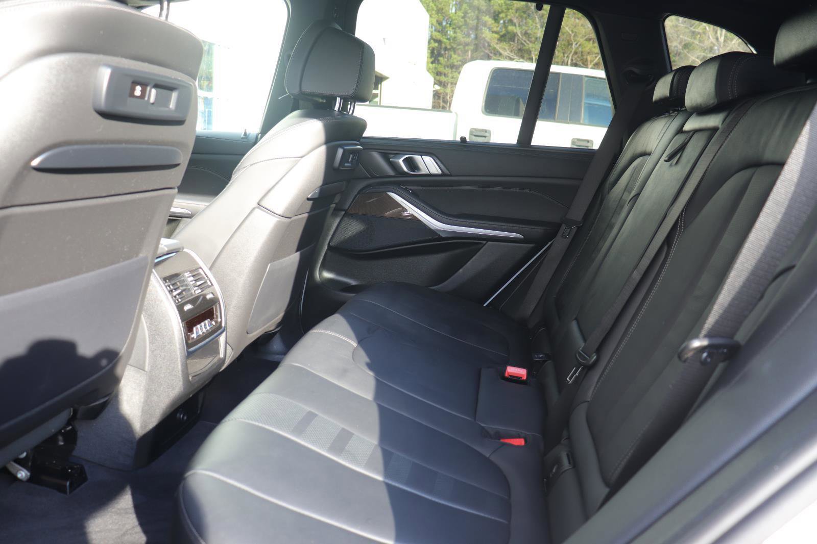 Used 2022 BMW X5 xDrive40i w/ M Sport Package image 13