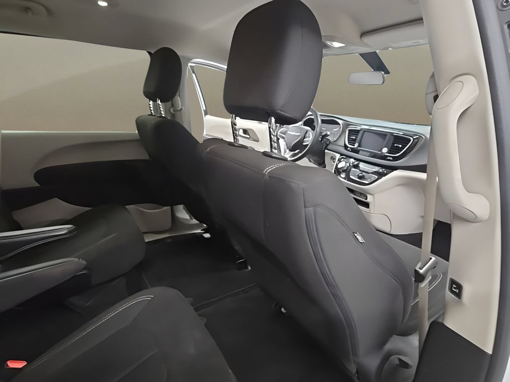 Used 2022 Chrysler Voyager LX FWD image 19