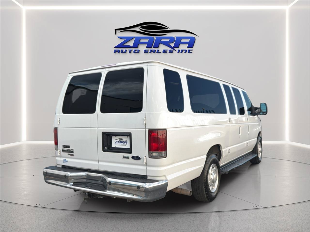 Used 2010 Ford E-350 and Econoline 350 XL RWD image 7