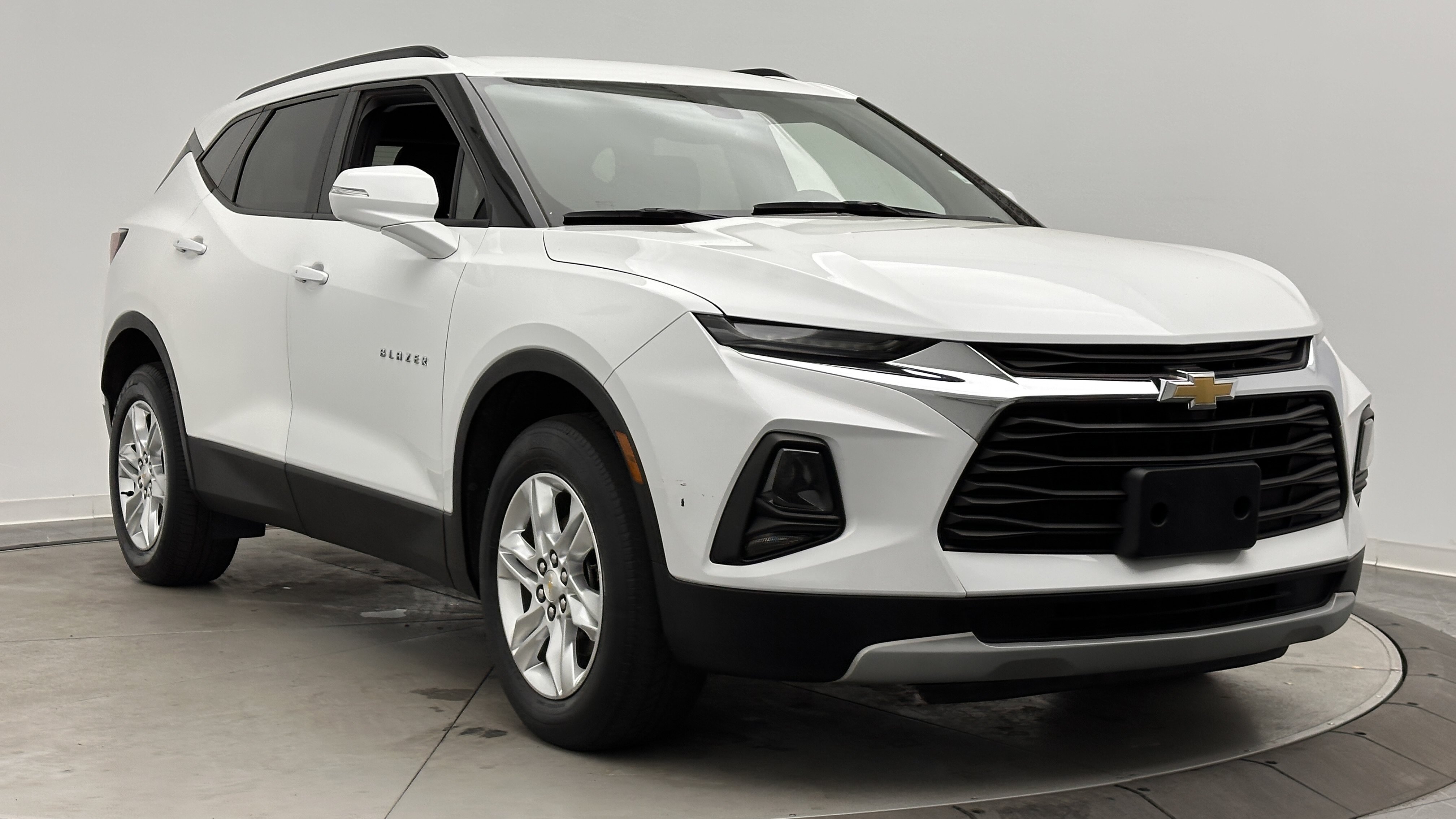 Used 2021 Chevrolet Blazer LT FWD image 3