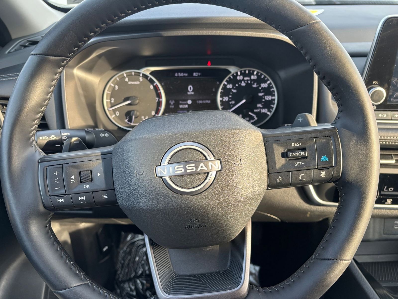 Used 2025 Nissan Rogue SV image 30