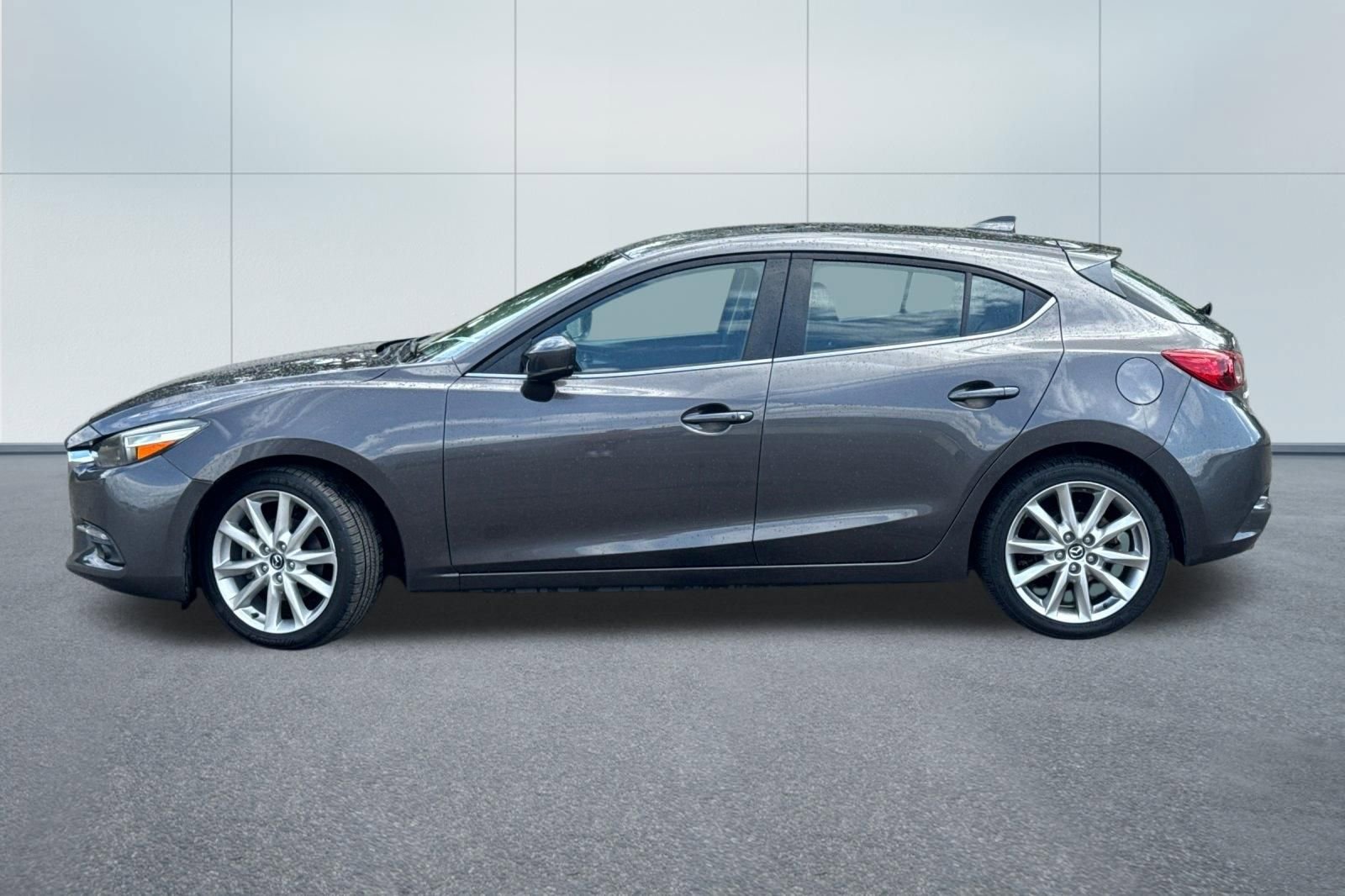Used 2017 MAZDA MAZDA3 Grand Touring FWD image 8