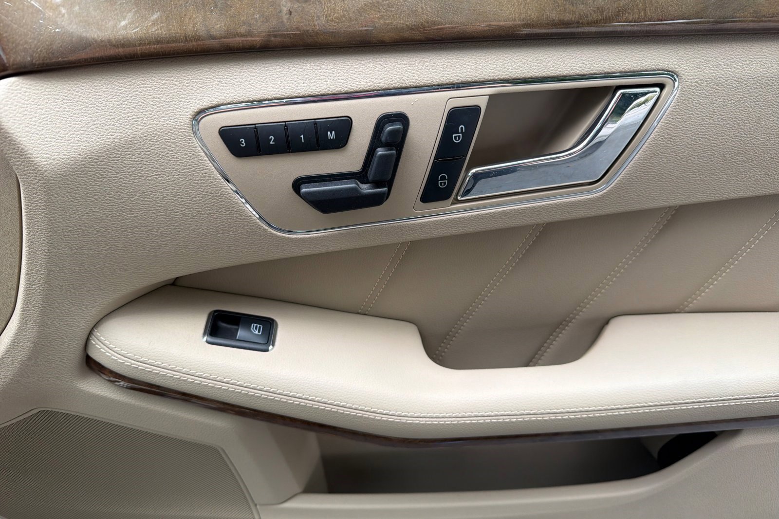 Used 2010 Mercedes-Benz E 350 Sedan image 21